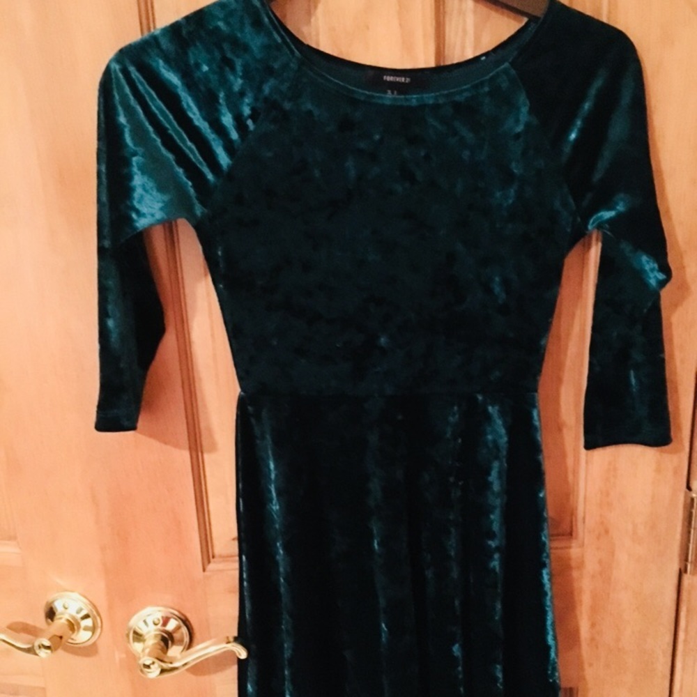 Foreber21 Emerald Green Velvet Dress